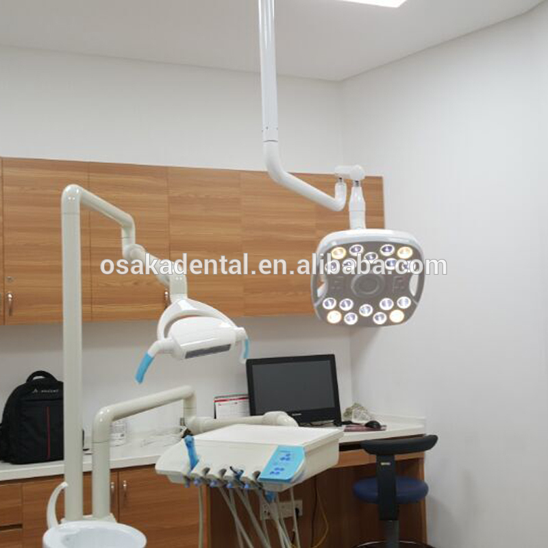 يمكن تثبيت مصباح / مصباح جراحة الأسنان على الجزء العلوي من السقف