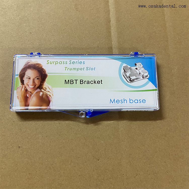 قاعدة معدنية لتقويم الأسنان