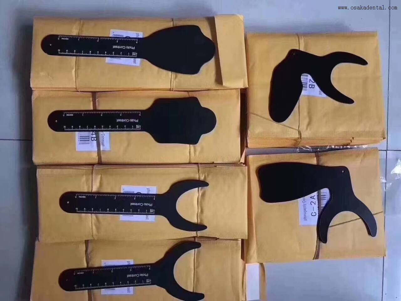 لوحة تباين صور خلفية سوداء للأسنان