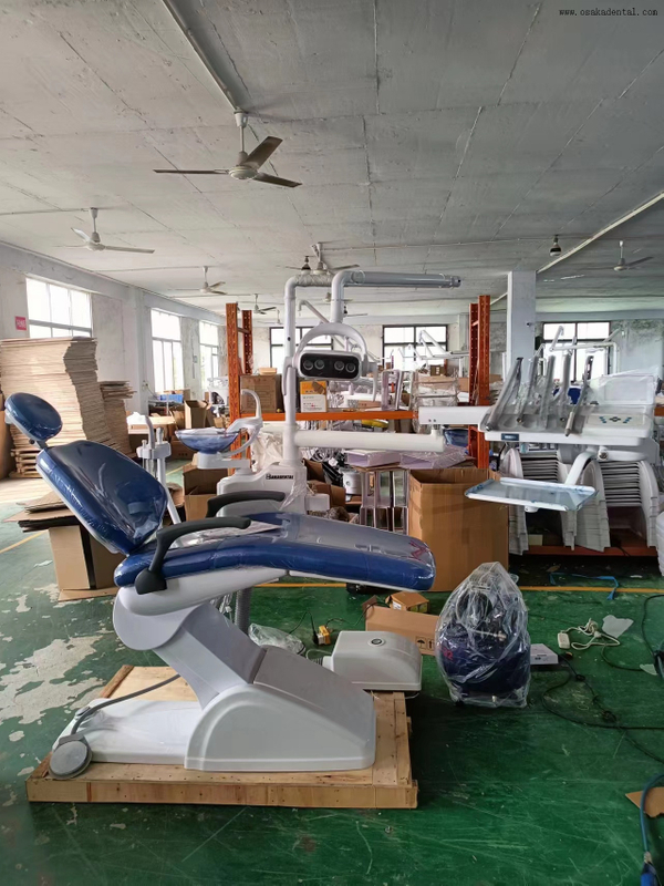 وحدة كرسي طب الأسنان المُثبتة DC-500: تصميم مريح مع نظام إضاءة وتوصيل متكامل 