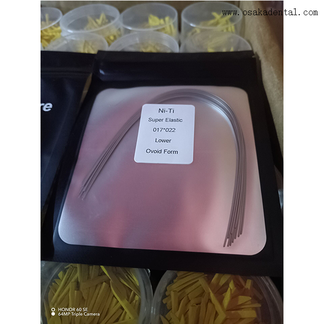 أسلاك قوس تقويم الأسنان مصنوعة من الفولاذ المقاوم للصدأ ومقاومة للتآكل