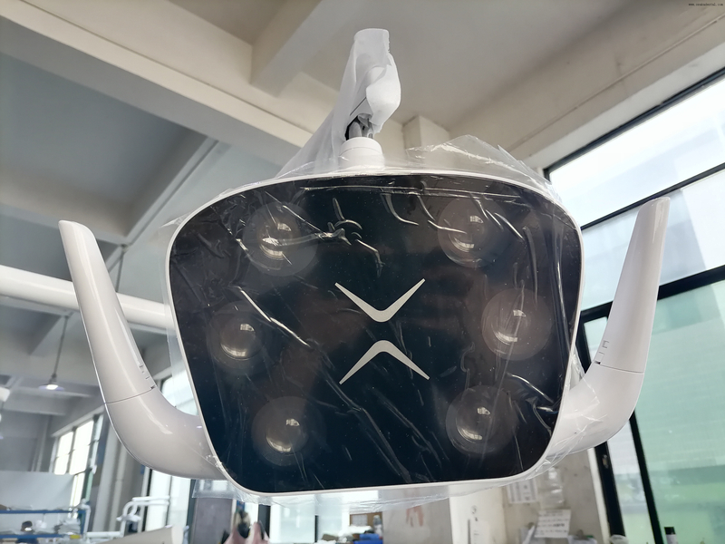 كرسي أسنان مريح وقابل للتعديل مزود بإضاءة LED ونظام هيدروليكي