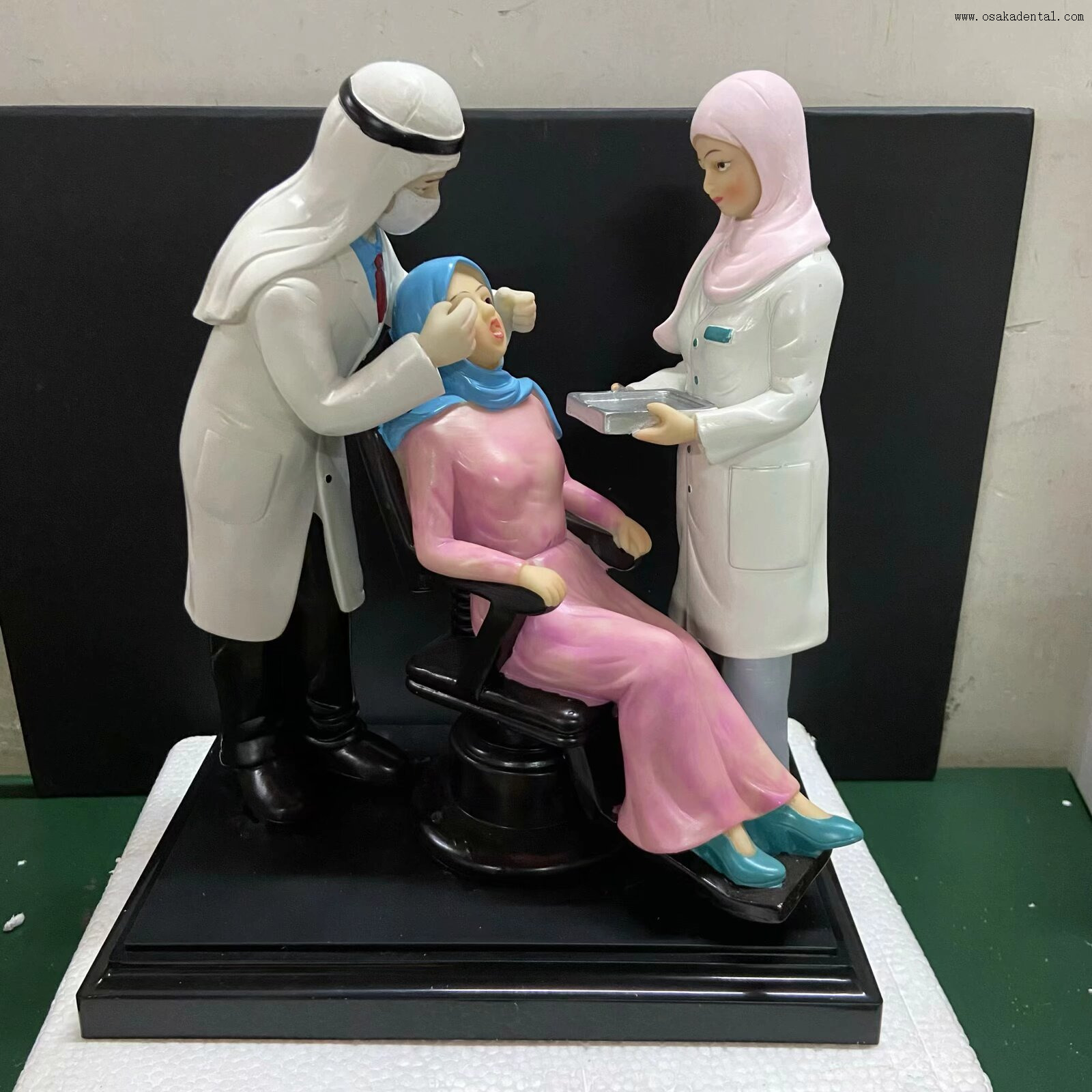 نموذج طب الأسنان الدقيق مع مادة الراتنج شكل نموذج طبيب الأسنان لتزيين عيادة الأسنان