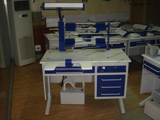 محطات عمل مختبر الأسنان المعيارية: تخطيطات قابلة للتخصيص لتشذيب النماذج وإزالة الشعر بالشمع وتجميع الأطراف الاصطناعية