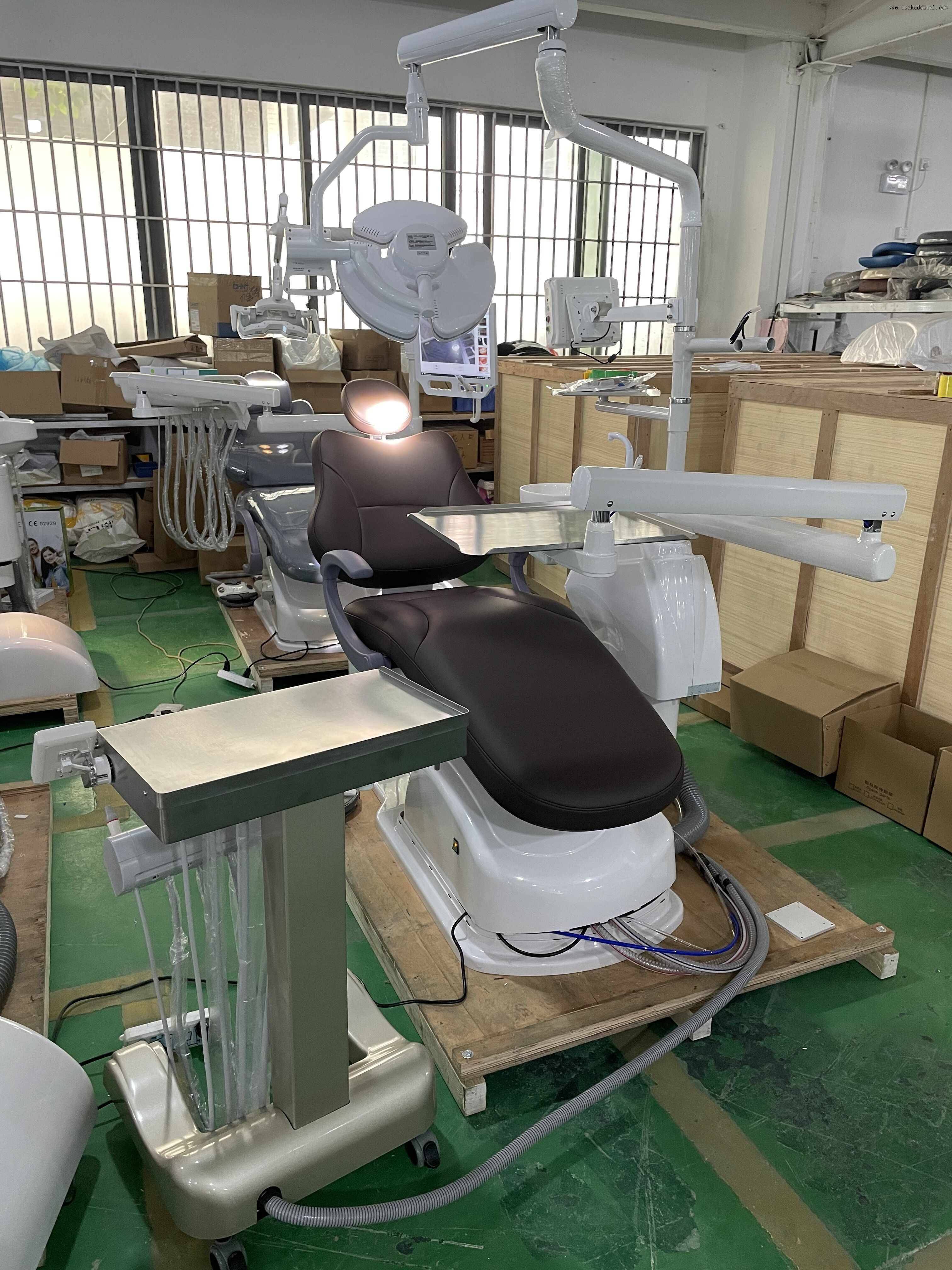 فوائد استخدام أضواء LED في جراحة زراعة الأسنان