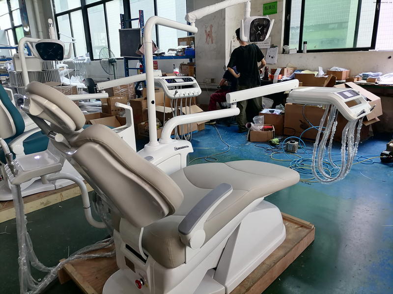 كرسي أسنان مريح وقابل للتعديل مزود بإضاءة LED ونظام هيدروليكي