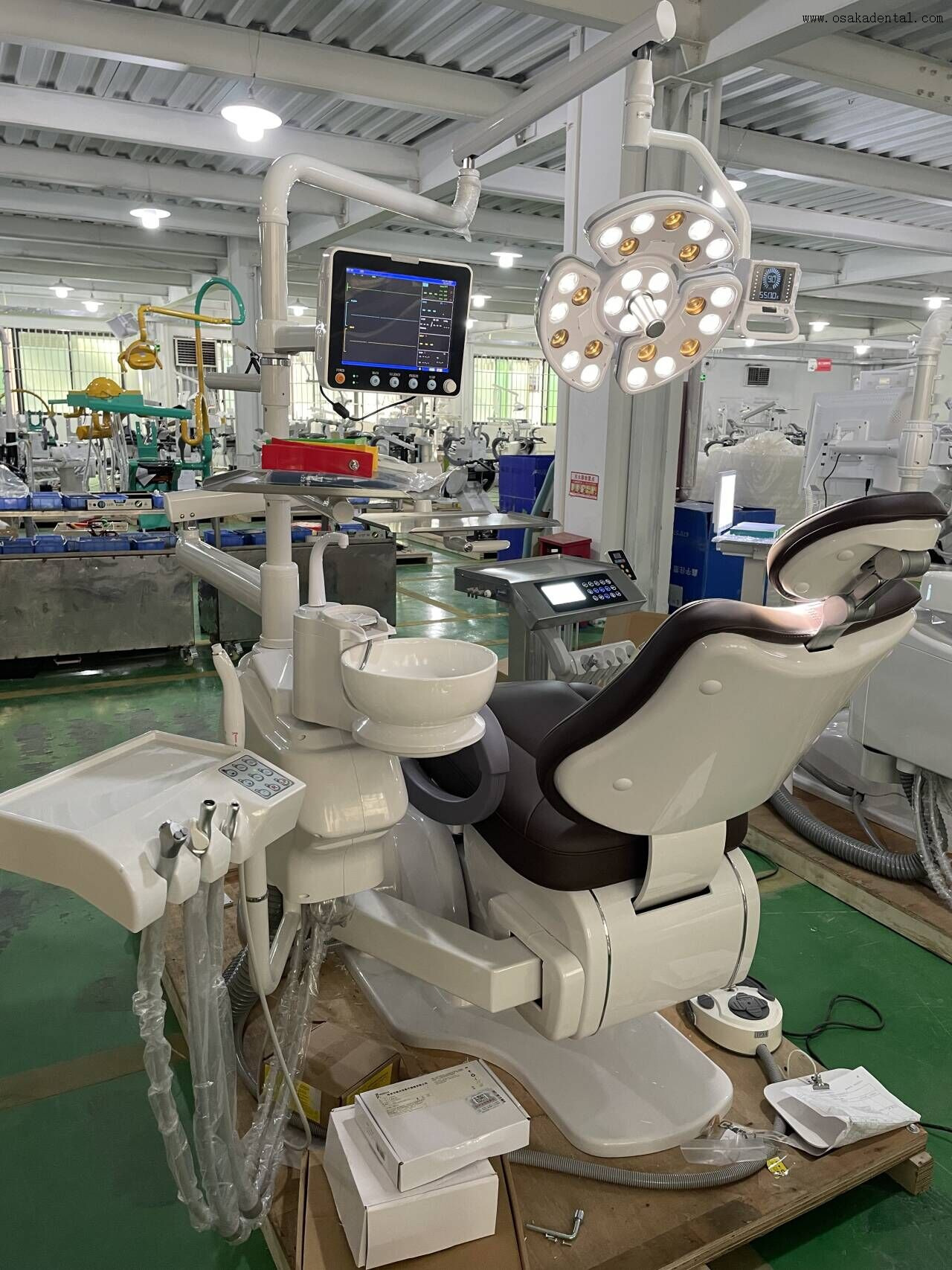 فوائد استخدام أضواء LED في جراحة زراعة الأسنان