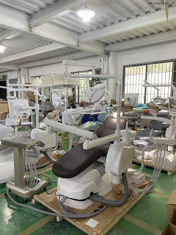 فوائد استخدام أضواء LED في جراحة زراعة الأسنان