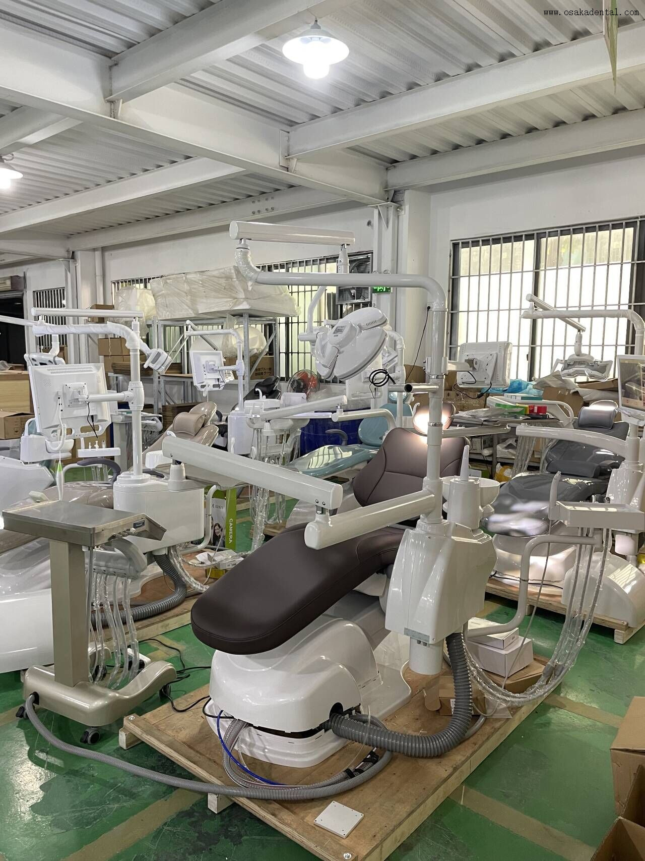 فوائد استخدام أضواء LED في جراحة زراعة الأسنان