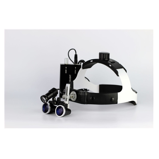 العدسة الجديدة للأسنان مع الضوء