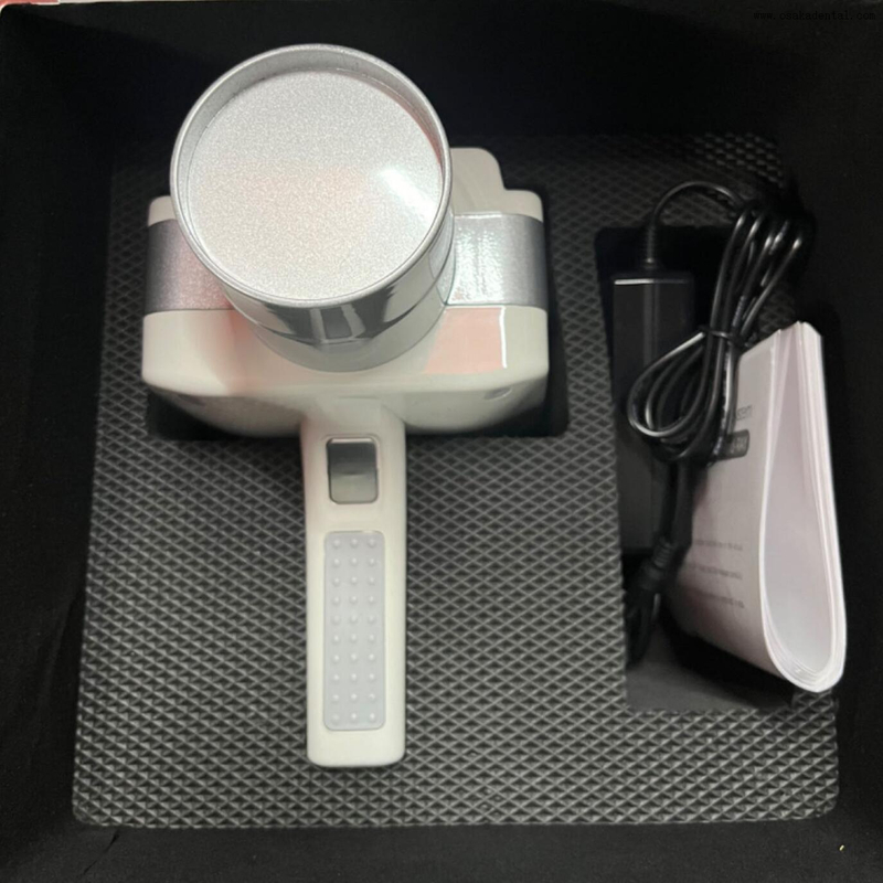 يد واحدة تحمل وحدة الأشعة السينية المحيطية عالية التردد للأسنان 