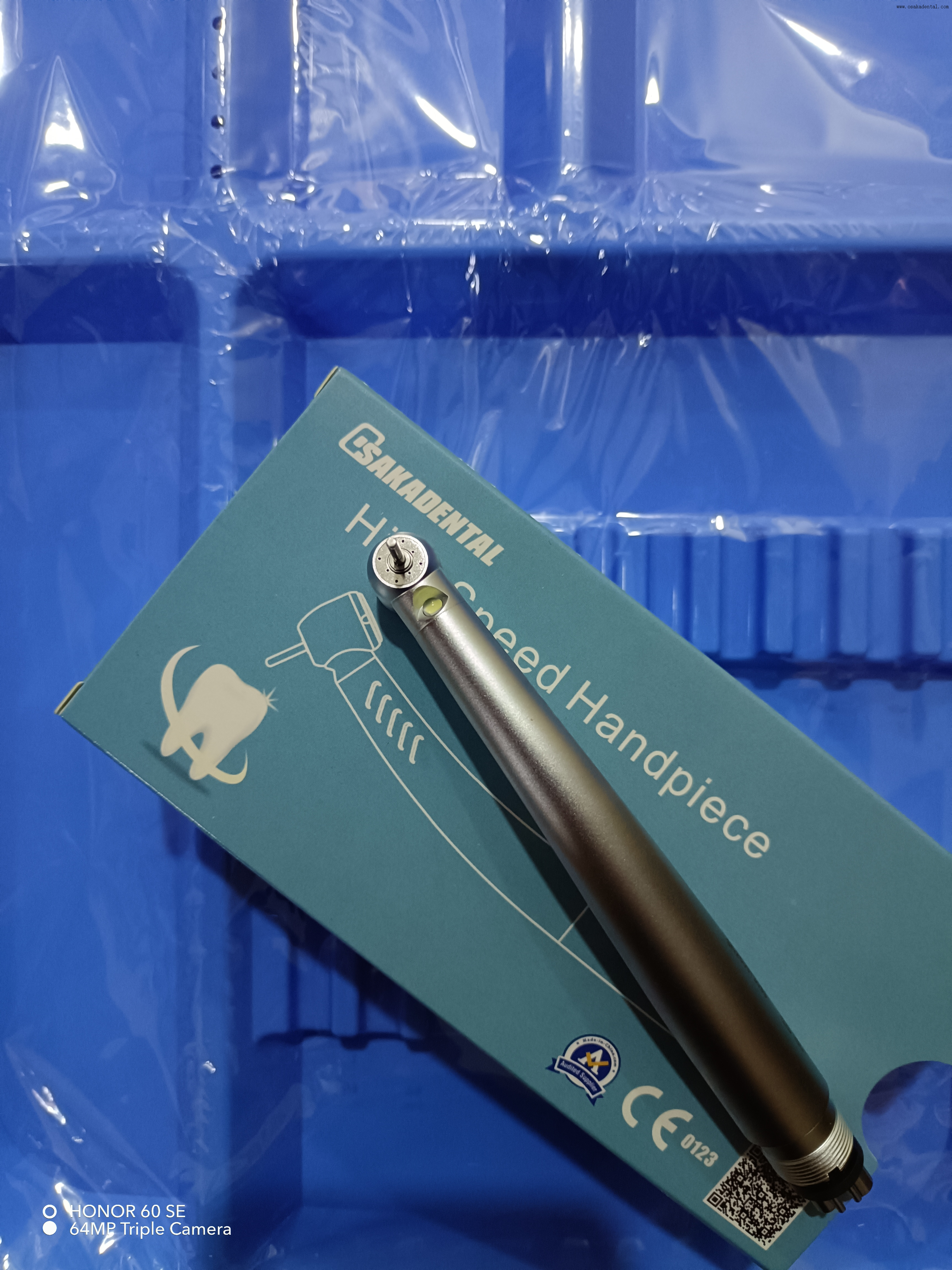 قبضة LED احترافية للأسنان مع وظيفة رش ومضادة للسحب ذات 4 فتحات