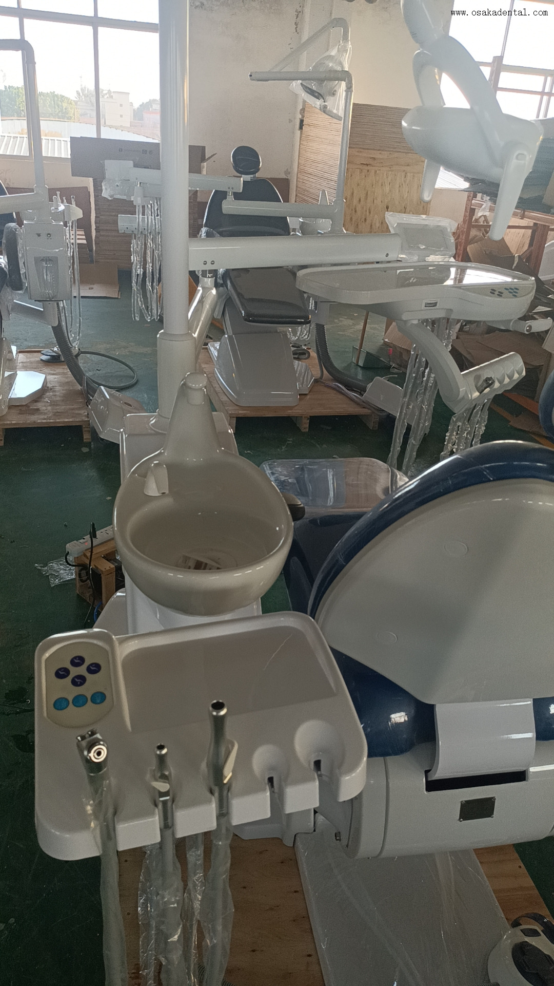 كرسي علاج الأسنان LED متعدد الوظائف بدواسة القدم