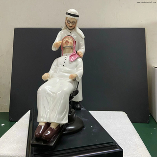 تمثال طبيب أسنان احترافي من الراتنج للعرض في العيادة